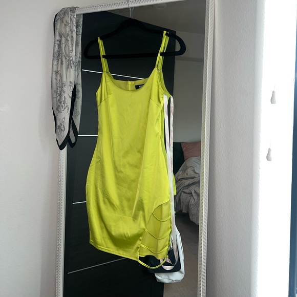Neon yellow Missguided going out dress - Picture 1 of 4